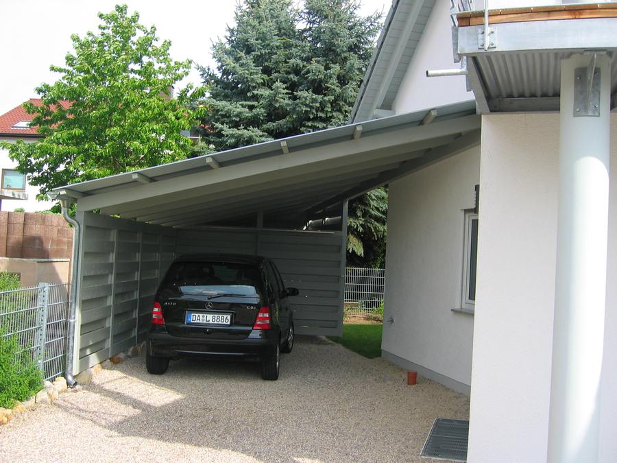 Carport aus Holz als Anbau