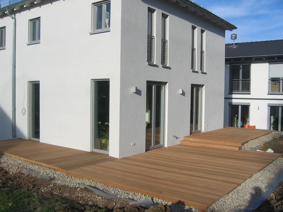 Holzterasse an einem Neubau in Darmstadt