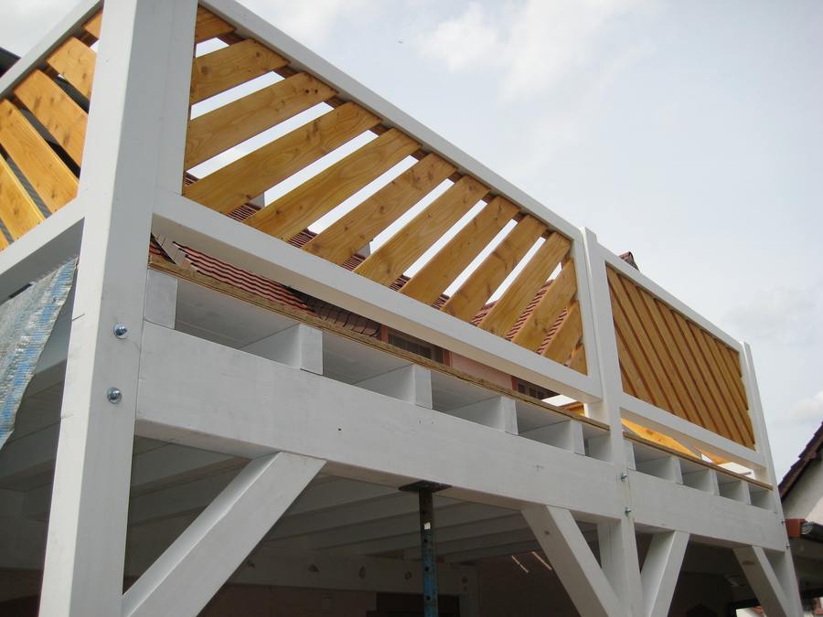 Holzbalkon