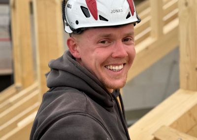 Jonas Zimmermann und angehender Meister bei Holzbau Partner