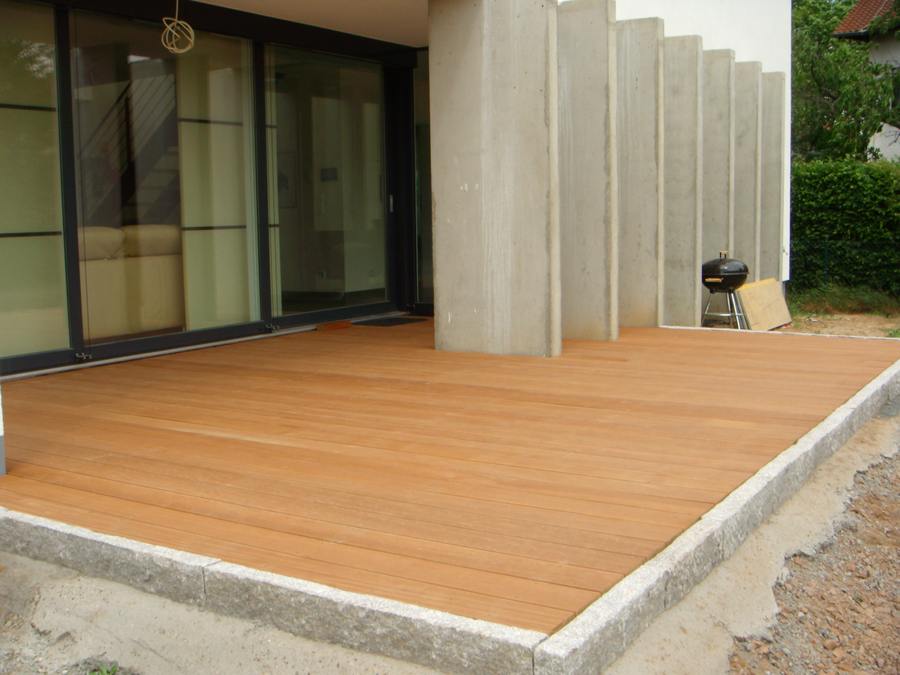 Moderne Holzterasse vom Fachmann