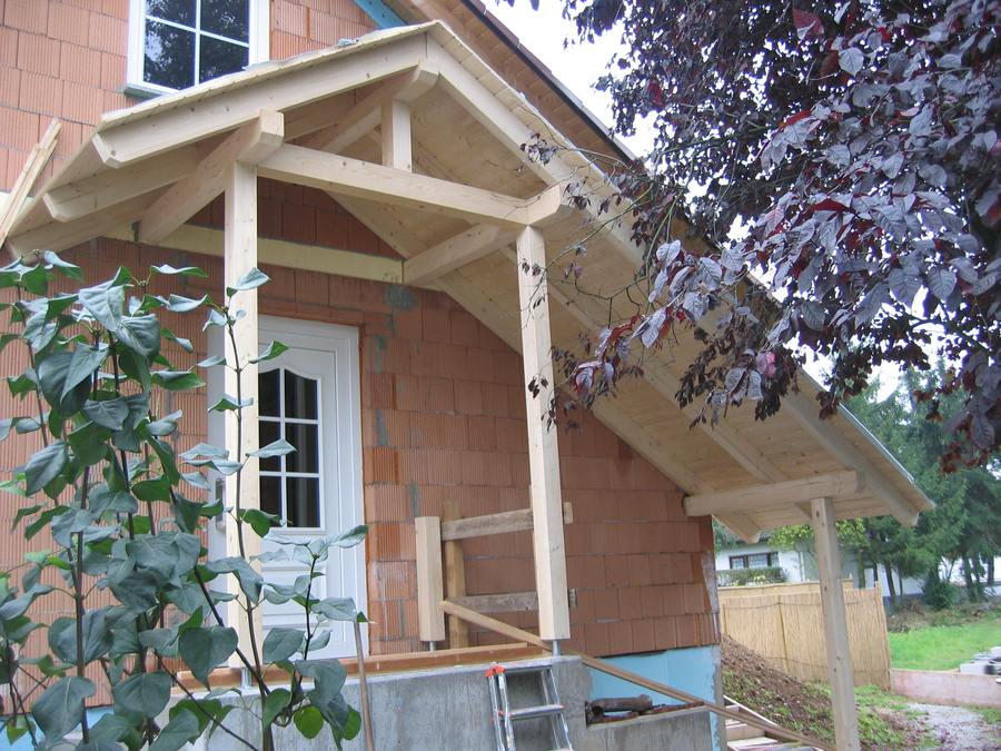 Vorbau, Anbau aus Holz an Einfamilienhaus